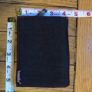 Baggallini brown wallet with plenty of pockets!